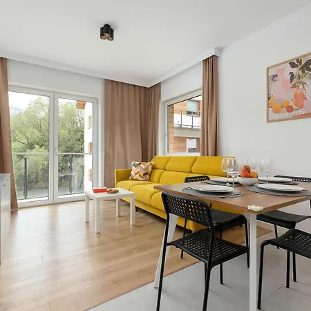 Elegant In With Mountain View And Balcony By Renters *
