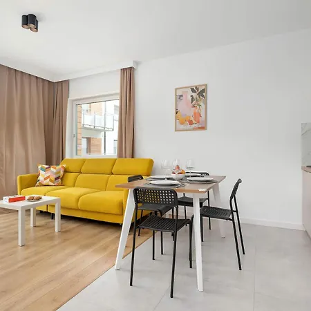 Elegant In With Mountain View And Balcony By Renters *