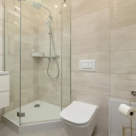 Elegant In With Mountain View And Balcony By Renters